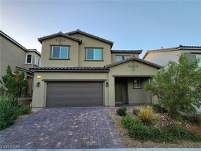 Building Photo - 10384 Bagg Ave