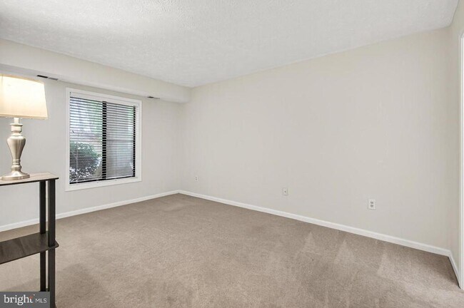 Building Photo - 2251 Hunters Run Dr