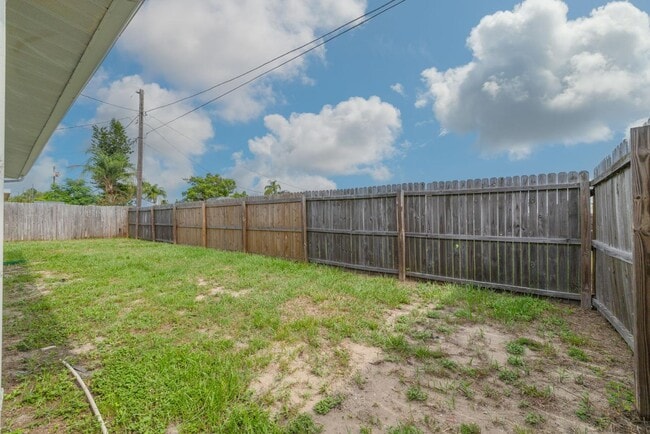 Building Photo - 5135 Cardiff Dr
