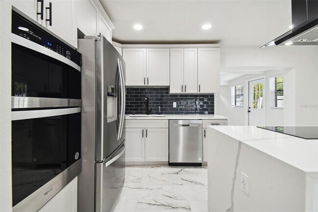 Building Photo - 4910 N Darby Ave