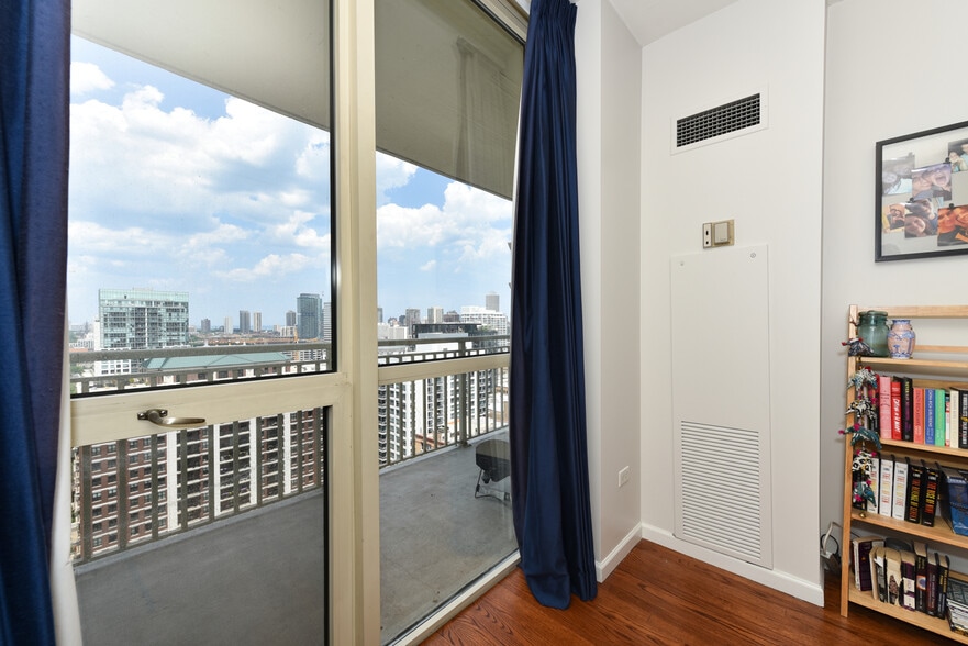 Primary bedroom view to balcony - 645 N Kingsbury St