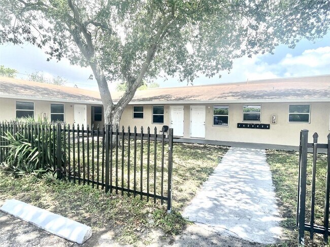 Primary Photo - 2247 Simms St