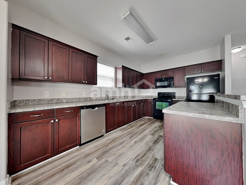 Building Photo - 15 Summer Hill Ct