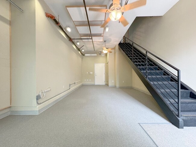 Building Photo - Live & Work Industrial Art Loft with Two C...