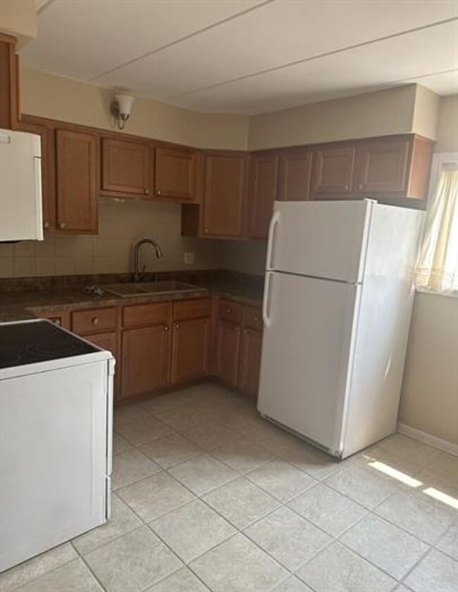 Building Photo - Forest Park Functional 1bd/1ba