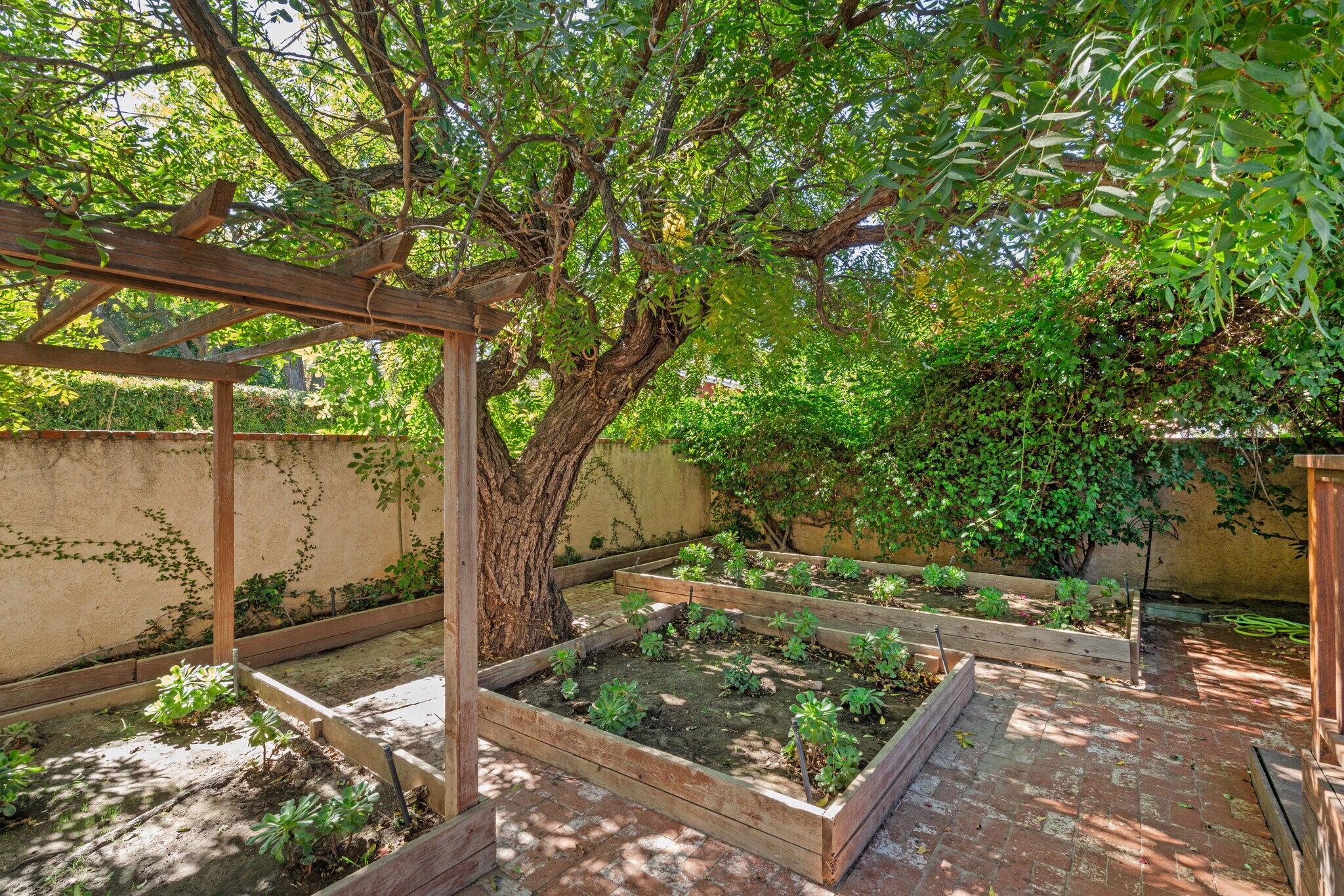 Personalize your space - 8757 Encino Ave