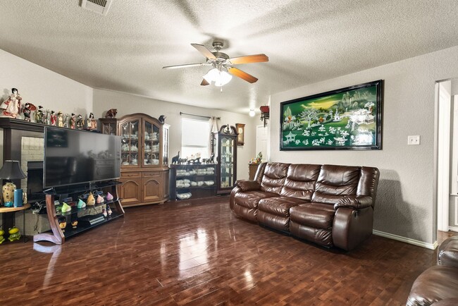 Building Photo - 3901 Kevin Shaw Dr