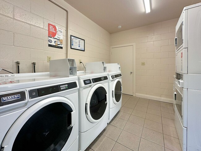 Building Photo - Beautiful 2BD/2BA Fully Remodeled w/ Reserved Parking & AC in Mission Beach!