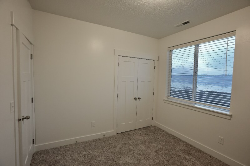 Building Photo - 673 N 380 W