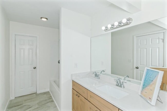 Building Photo - 204 Mill St