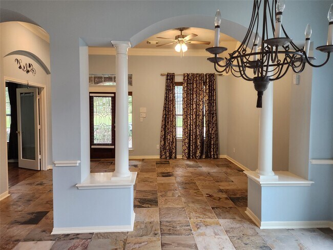 Building Photo - 23611 Desert Gold Dr