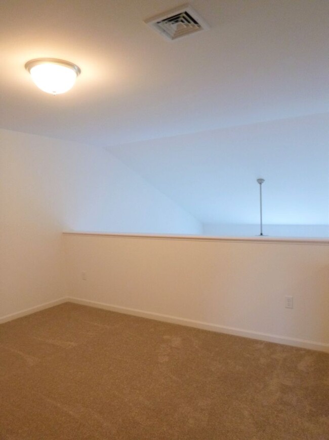 Building Photo - Luxury Corner Townhome with First Floor Ma...