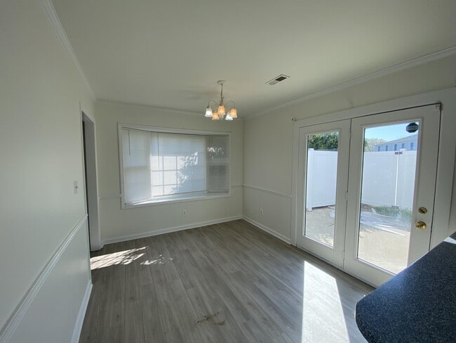 Building Photo - 3806-38D1 Sterling Pointe Dr