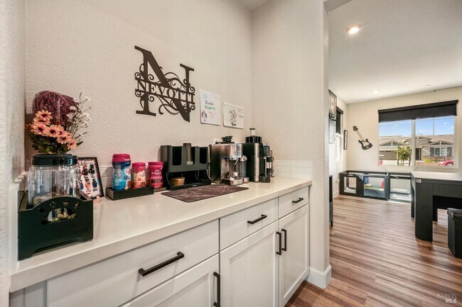 Building Photo - 1245 Pacific Pl