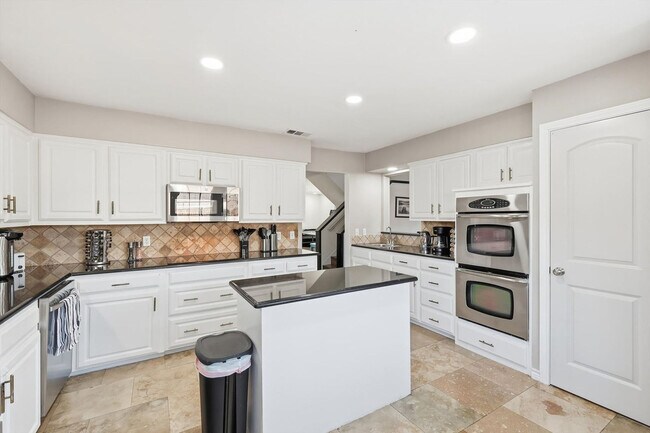 Building Photo - 3533 Arbuckle Dr