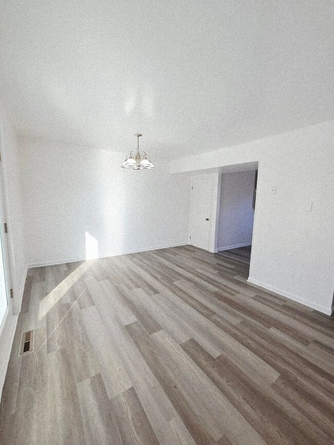 Building Photo - Renovated 3-Bedroom, 1-Bathroom Home in Beechfield