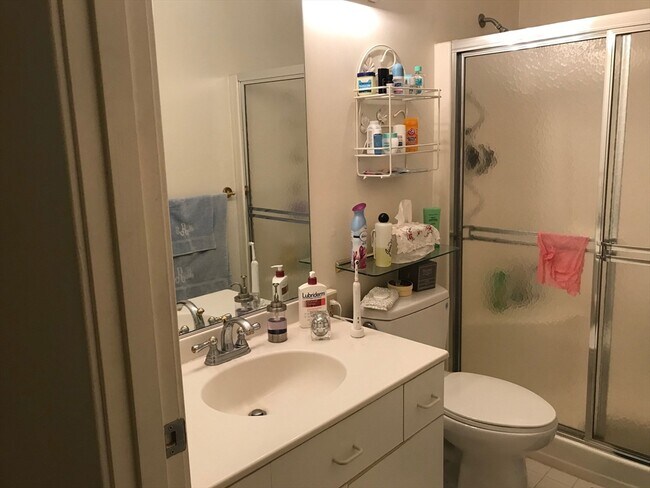 Building Photo - 100 Rosemary Way