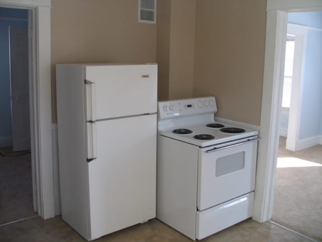 Building Photo - 10121 Foster Ave