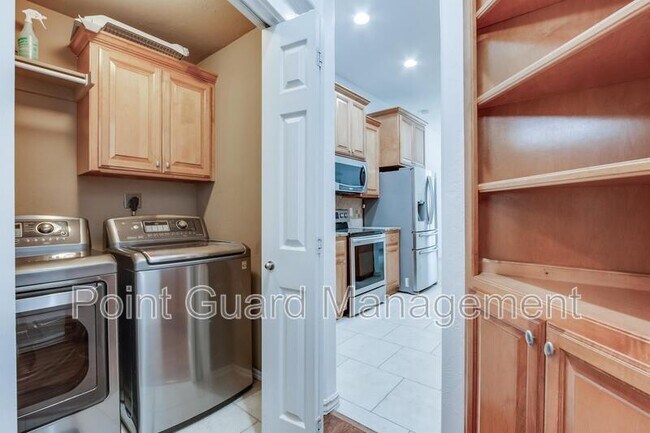 Building Photo - 10517 Queensbury Dr