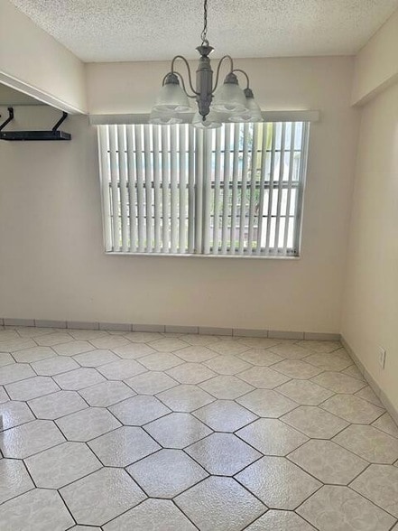 Building Photo - 368 Mansfield I