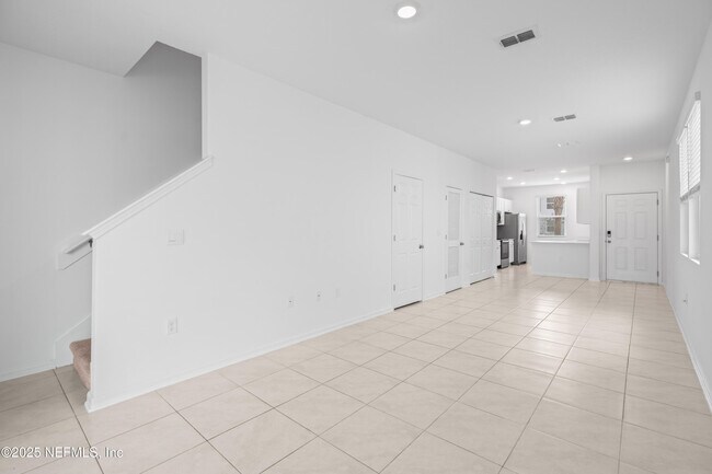 Building Photo - 40 Crisanto Rd