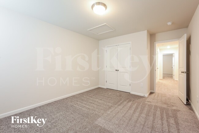 Building Photo - 427 Stonefence Dr