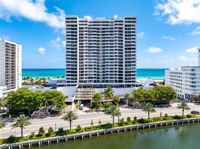 Building Photo - 2555 Collins Ave