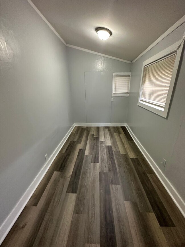 Building Photo - Fully Renovated 2/1 -Single Family Availab...
