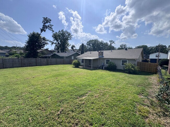 Building Photo - 1115 Briar Creek Rd