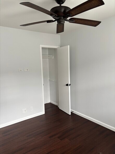 Building Photo - 6509 W 86th Plz