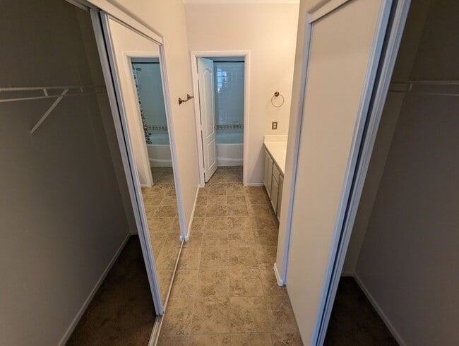 Building Photo - 9901 Trailwood Dr