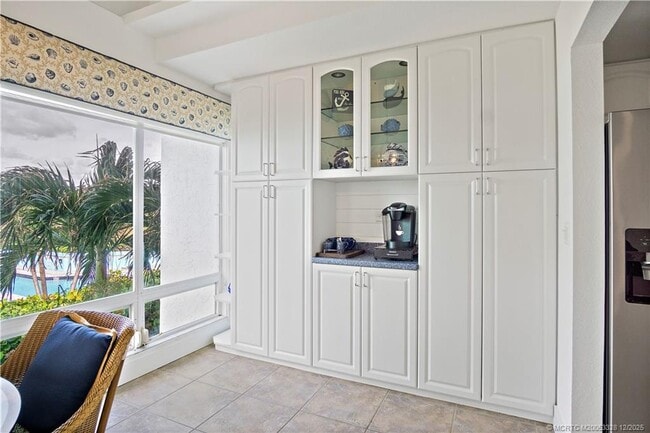 Building Photo - 245 NE MacArthur Blvd