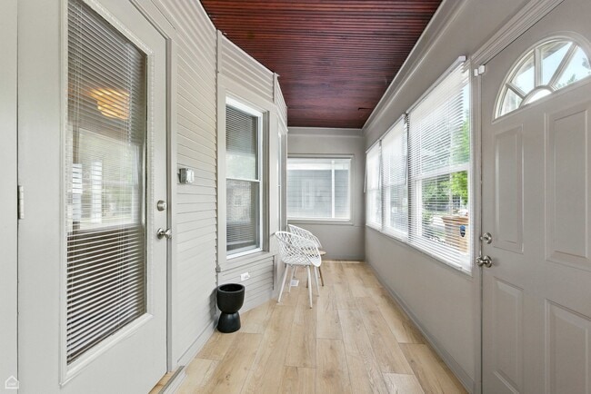 Building Photo - 1024 S Ridgeland Ave