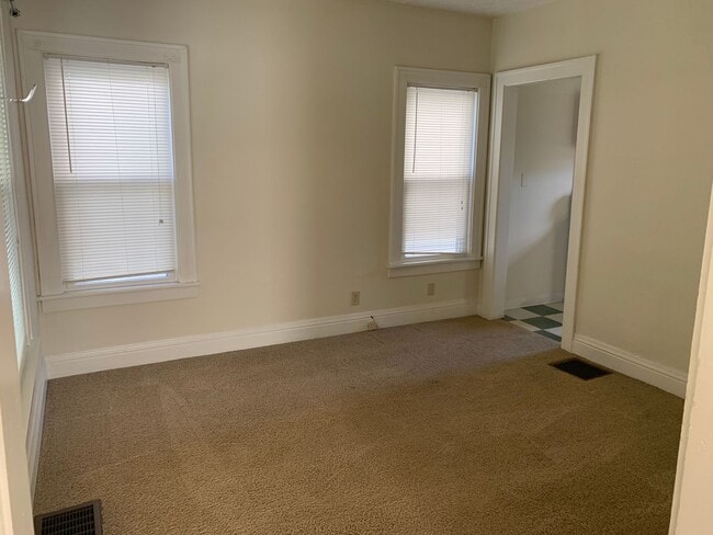 Building Photo - Spacious 3-Bedroom 2-Bath Home with Central Air and Full Basement on the Hilltop!