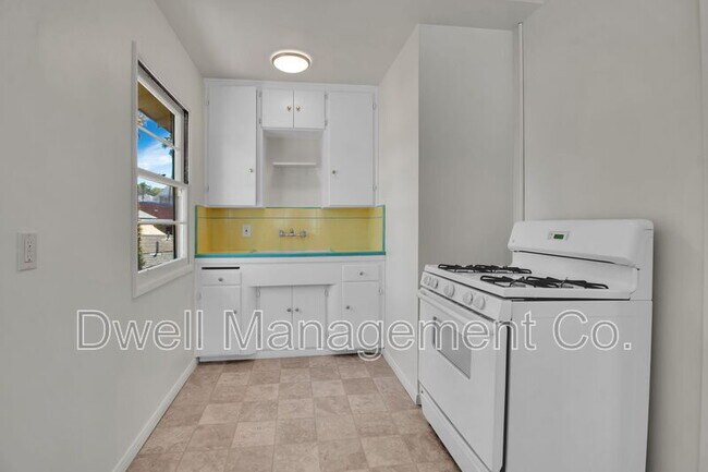 Building Photo - 4833 Cypress St