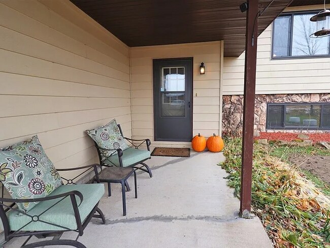 Building Photo - Click the “Apply Now” button or email wapmrentals@gmail.com for a prompt response.