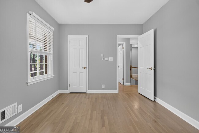 Building Photo - 4854 Springfield Dr