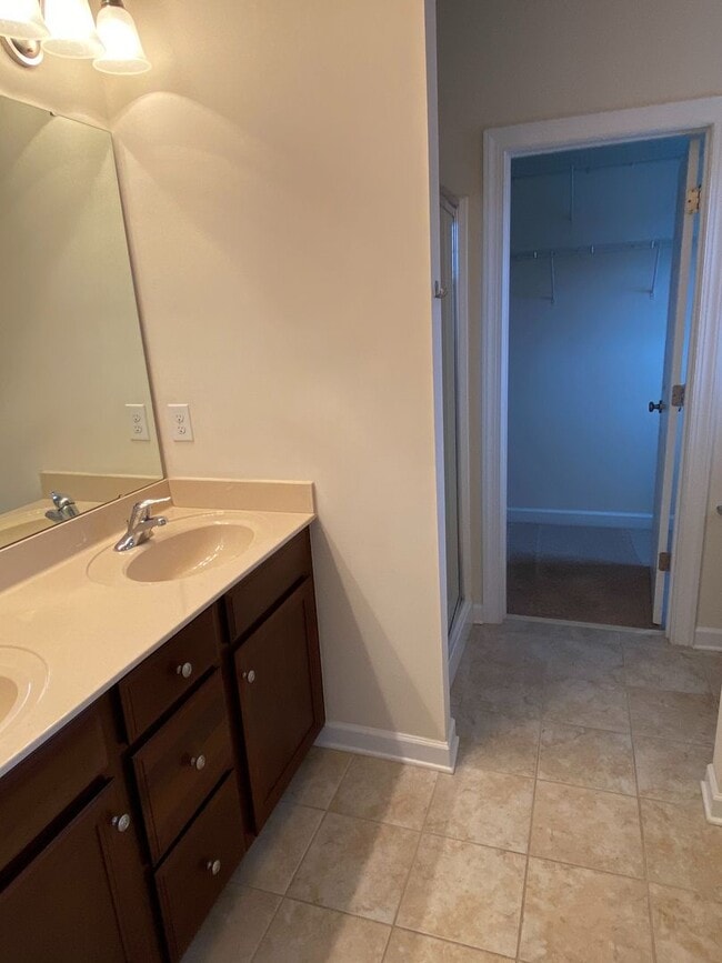 Building Photo - GORGEOUS 3 BR Townhome in the Heart of Bal...