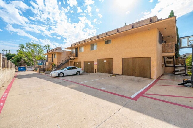 Building Photo - Chula Vista Large Upstairs 1 Bed / 1 ba. R...