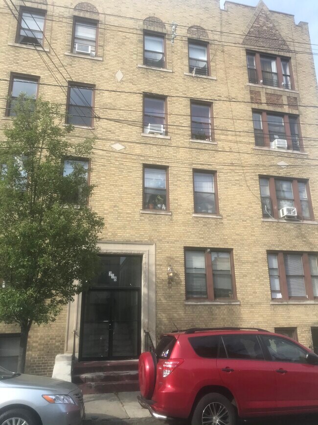 Primary Photo - 324 44th St