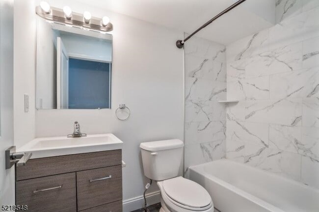 Building Photo - 414 S 16th St