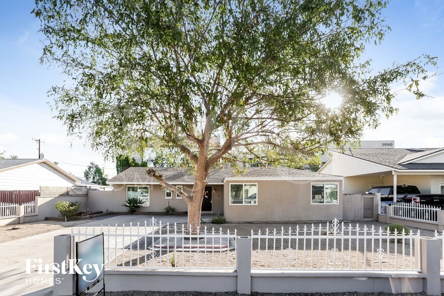 Primary Photo - 5015 N 20th Ave