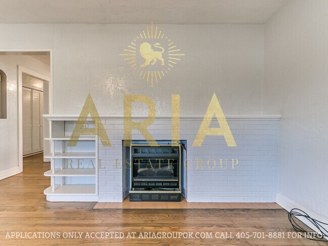Building Photo - COMING SOON! 2 Bed/2 Bath Duplex Super Clo...