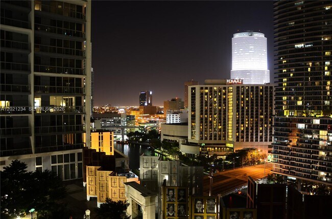 Building Photo - 475 Brickell Ave
