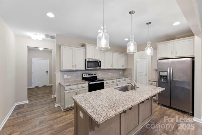 Building Photo - 8562 River Ridge Dr