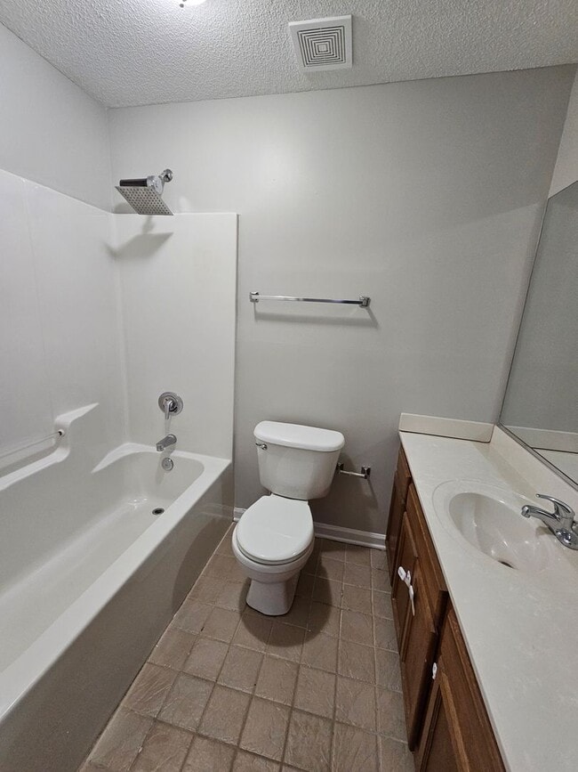 Building Photo - 2 BR Condo in Thomasville!