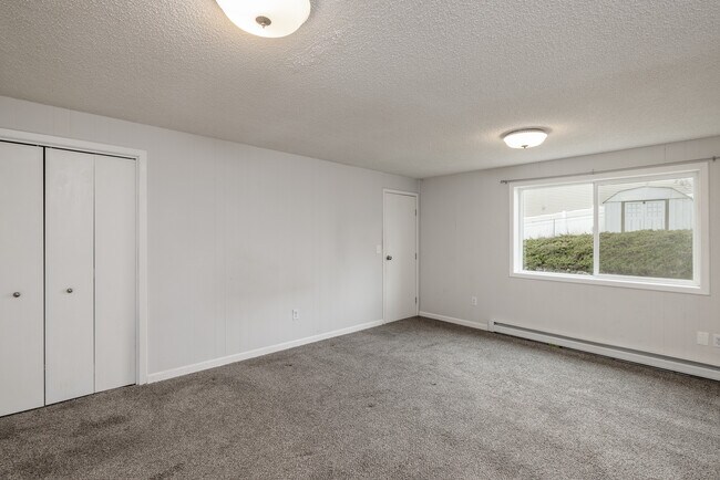 Building Photo - 605 N Virginia Ct