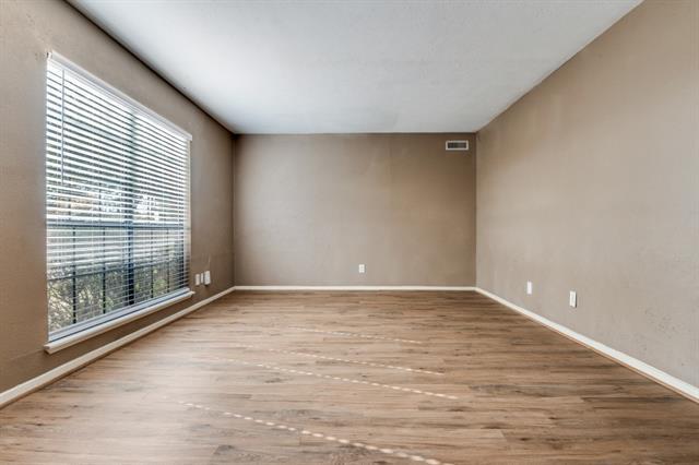 Building Photo - 801 Wood Glen