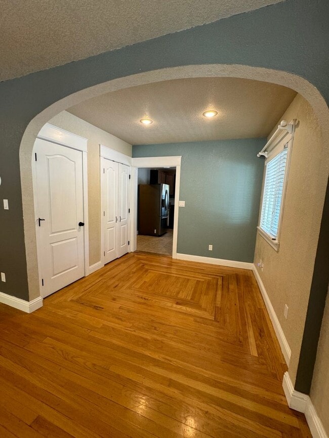 Building Photo - 3 bed 2.5 bath near Pacific Terrace