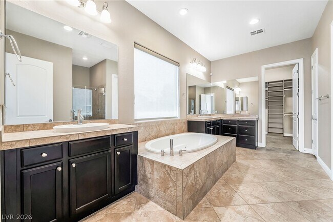 Building Photo - 2501 Luberon Dr